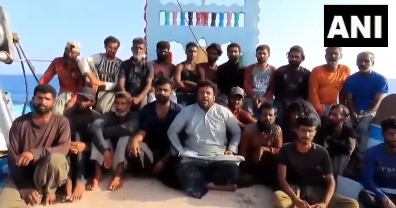 Pakistanis raise India Zindabad slogan after being rescued by N 5NhrVIXsSQ5M