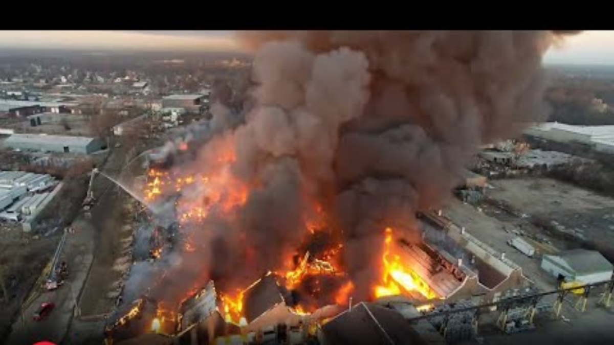 Chicago Heights Fire: Flames And Smokes